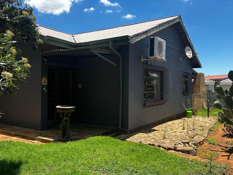 3 Bedroom Property for Sale in Dan Pienaar Free State